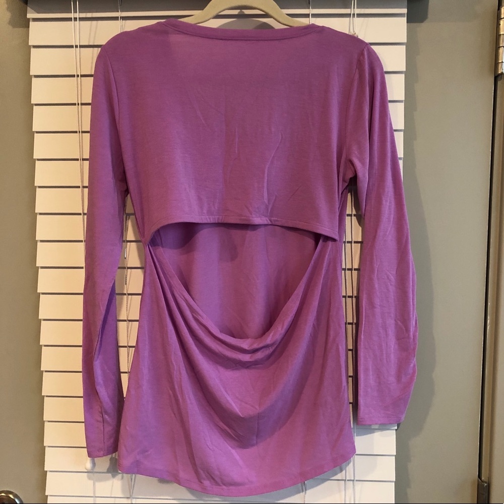 GapFit Workout Top - Picture 2 of 3